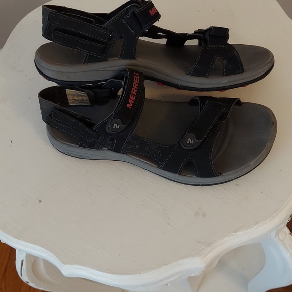 Shoes - Picture 2 of 4